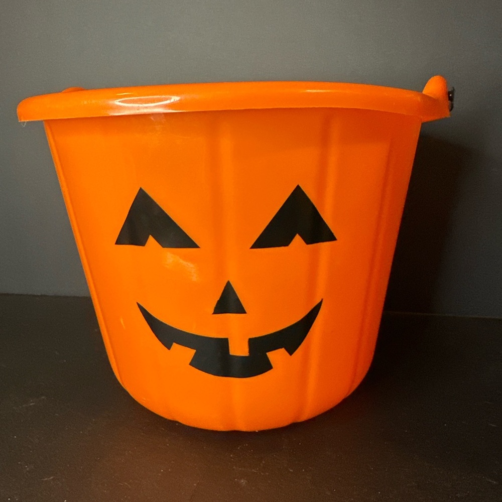 Vintage Style Plastic Pumpkin Trick or Treat Bucket Jack O’Lantern‎ Pail